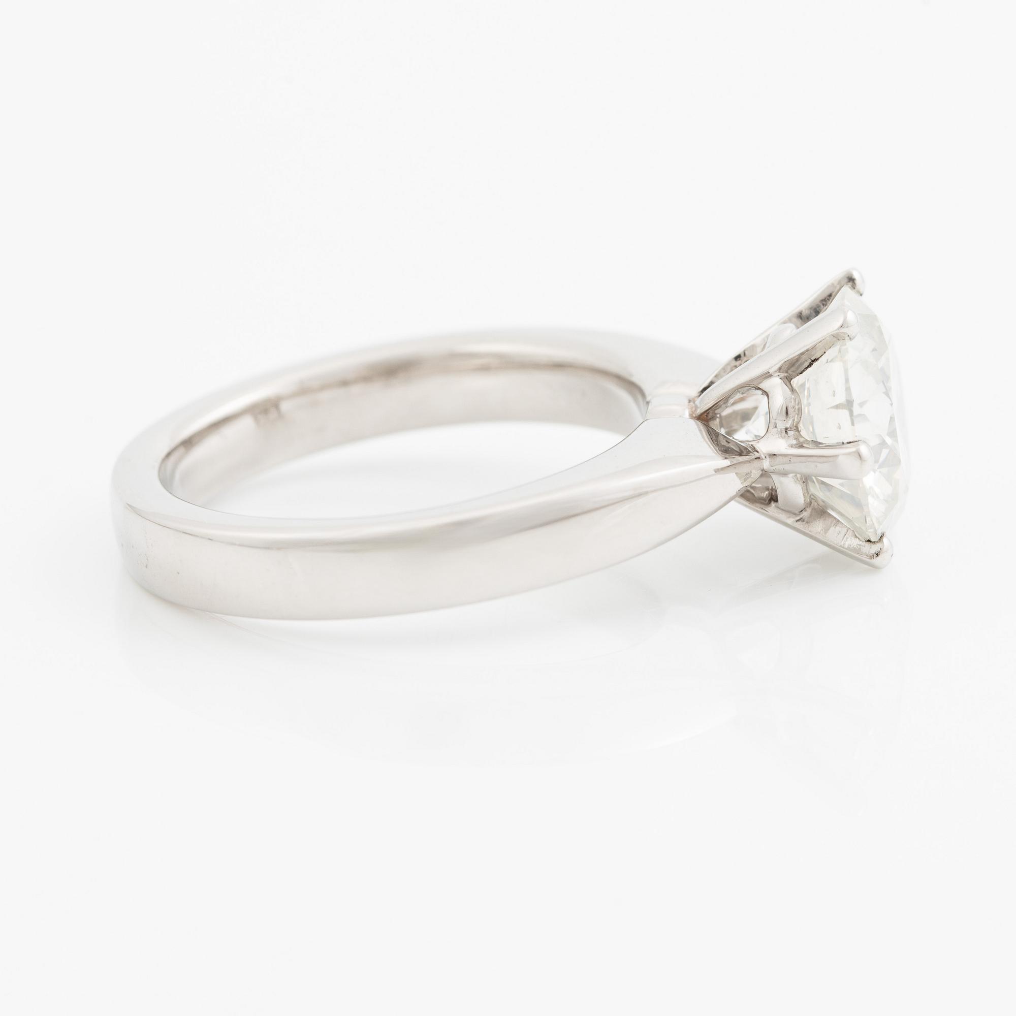 Ring, Atelier ajour, 18K white gold with brilliant-cut diamond.