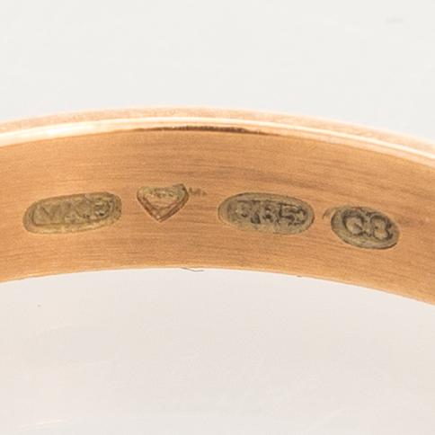 A 14K gold ring with a ca. 0.10 ct diamond. Finland 1993.