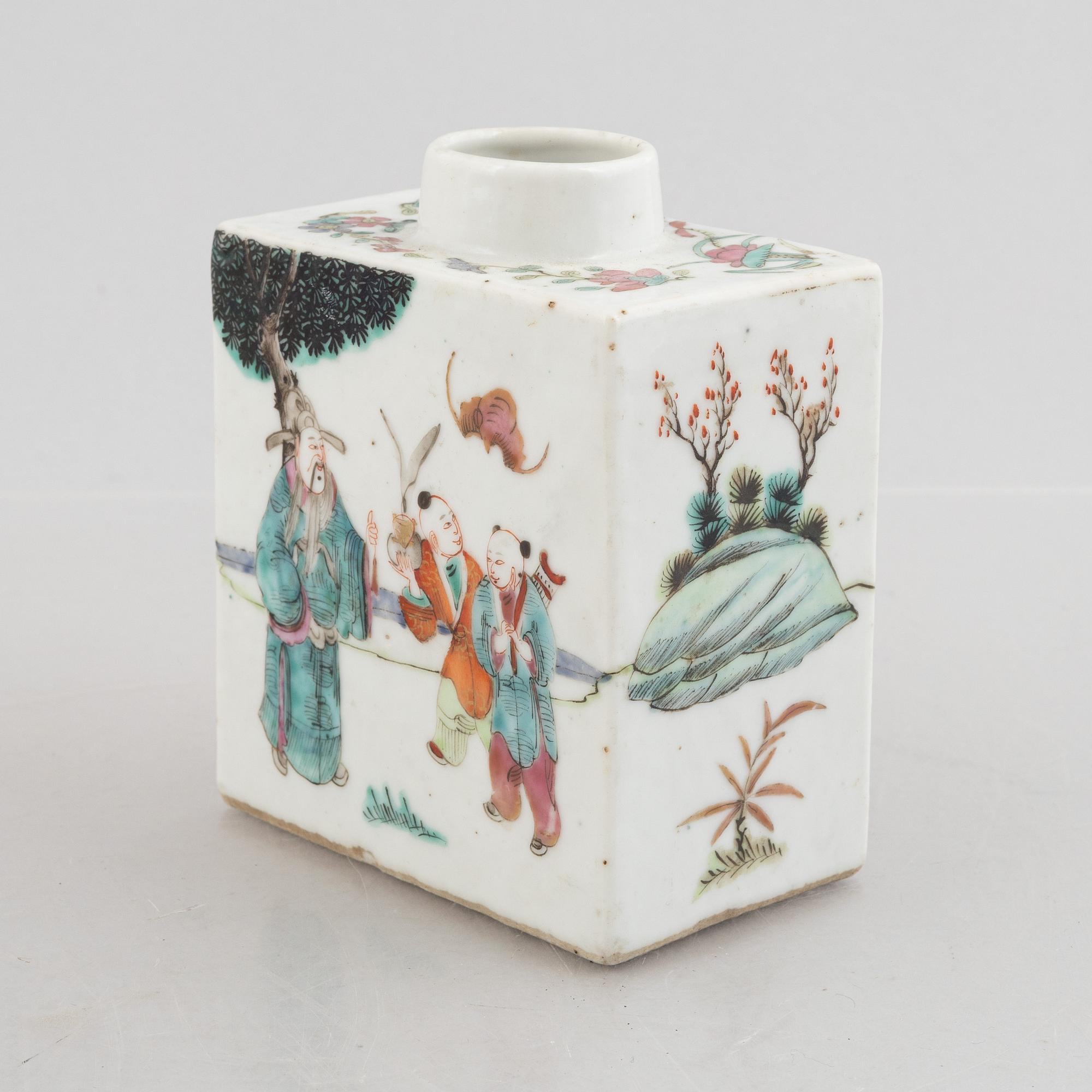 A famille rose tea caddy, Qing dynasty, 19th century.