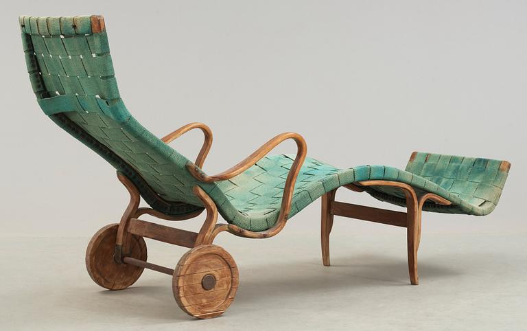 A Bruno Mathsson chaise longue, by Karl Mathsson, Värnamo, Sweden 1940's.