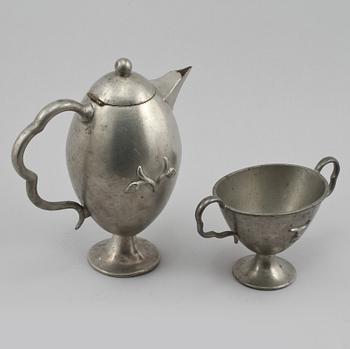 KANNA SAMT SOCKERSKÅL, tenn, troligen Nils Fougstedt, Firma Svensk Tenn, 1900-talets första hälft.