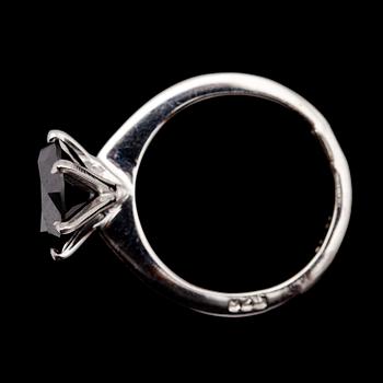 RING, silver, svart briljantslipad diamant 4.37 ct.