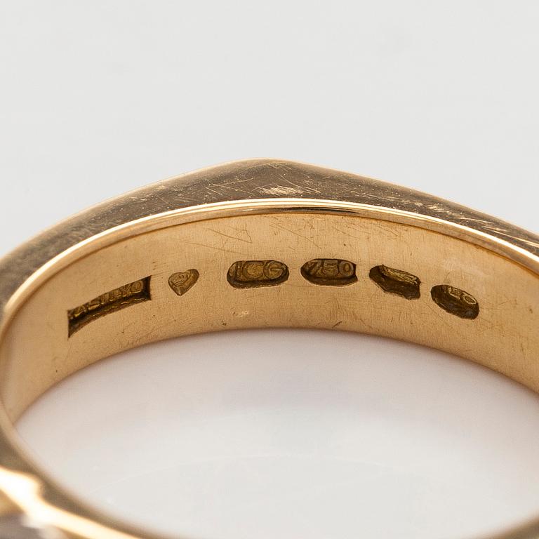 Sormus, pisarahiottu ja markiisihiottu timantti, smaragdi, 18K kultaa, Ilse Gröndahl, Helsinki 1988.