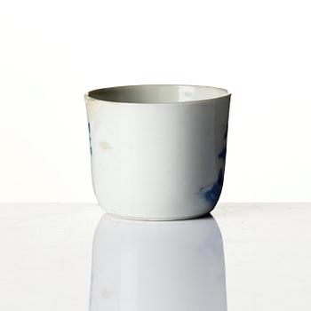 A set of five blue and white cups and a saucer, Qing dynasty, 19th century for the Vietnamese market.