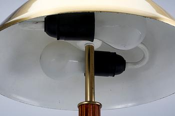 A mid 1900s table lamp.