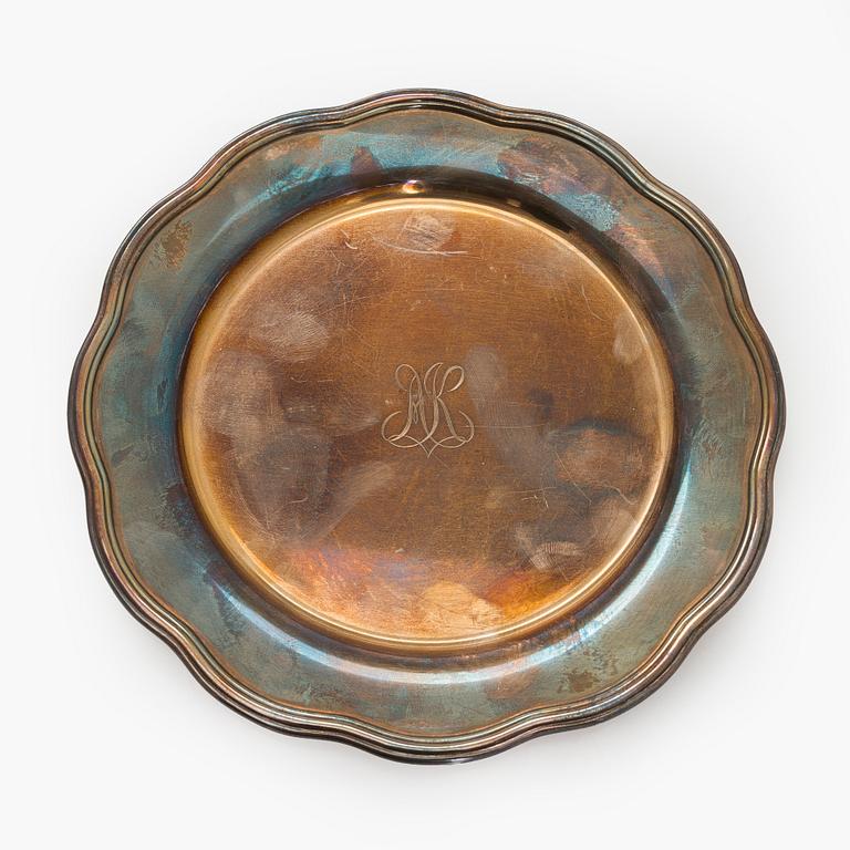 A 10-piece set of silver chargers, Kultateollisuus, Turku 1938 and 1980.