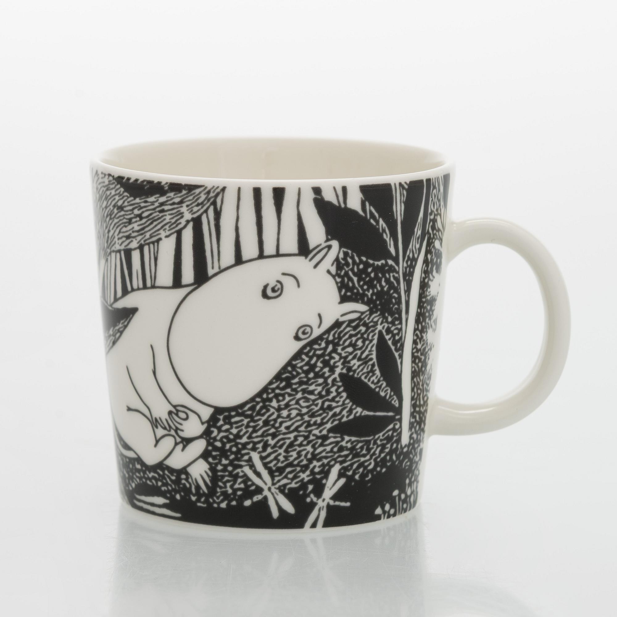 Muminmugg, "Mumintrollet dagdrömmer", porslin, Moomin Characters, Arabia 2005.
