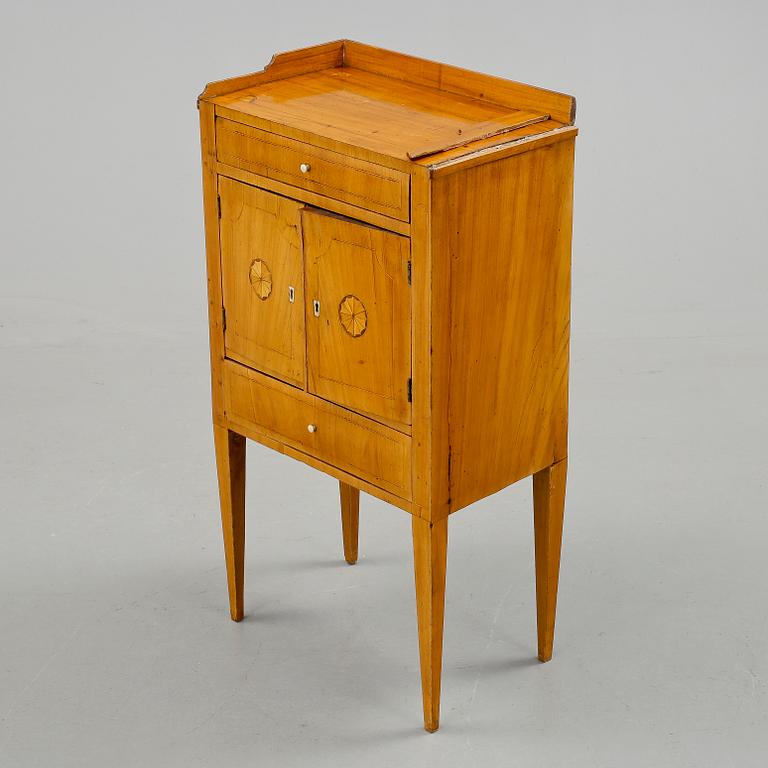 POTTSKÅP, Karl-Johan/sengustavianskt, tidigt 1800-tal.