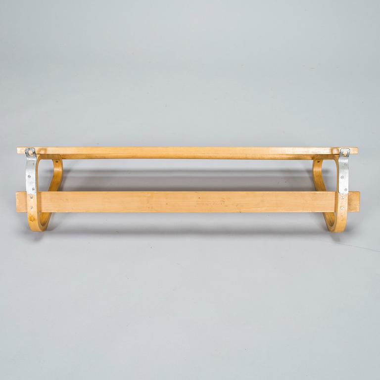 Alvar Aalto, hatthylla/ klädhängare, modell 109, Artek, 1960-70-tal.