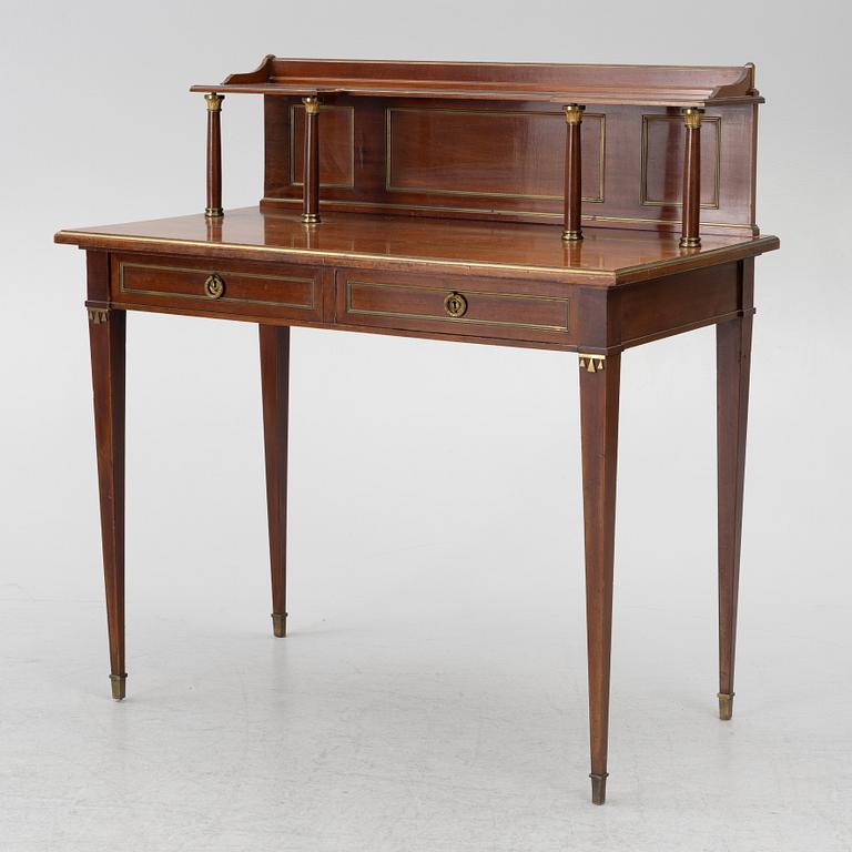 A Georgian style desk, mid 20th century.