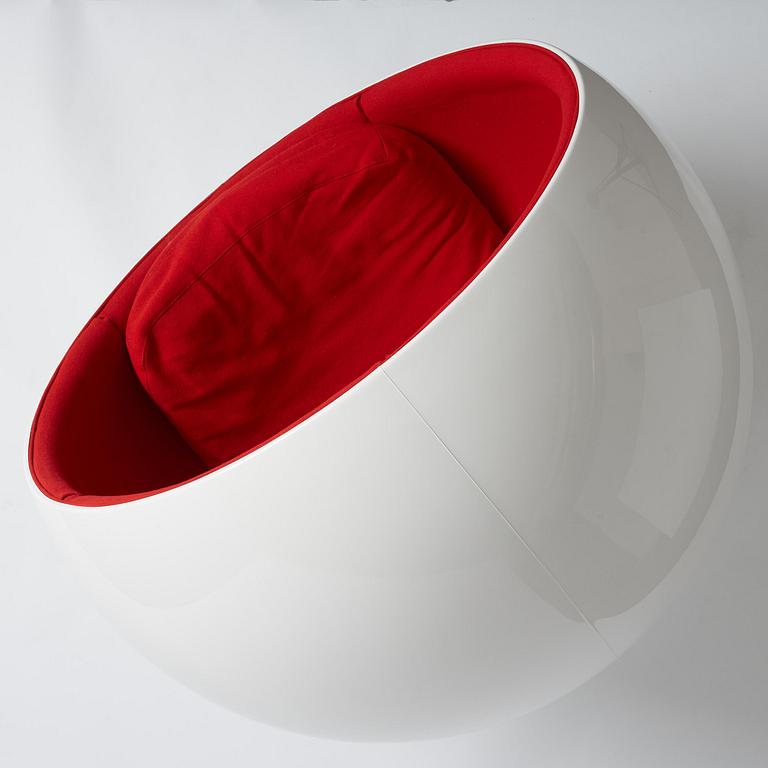 Eero Aarnio, a "Ball Chair", Adelta, Finland, post 1996.