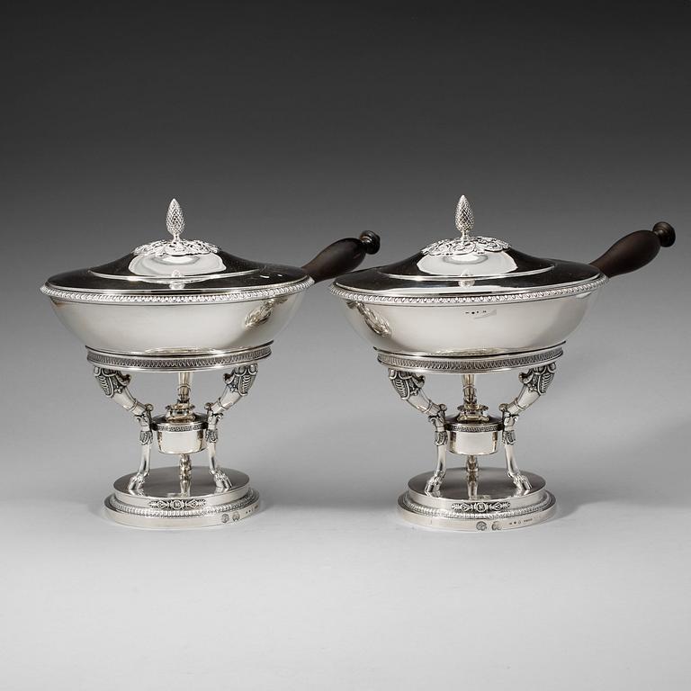 A pair of Swedish 19th century silver dishes and cover on stand, Adolf Zethelius, Stockholm 1820.