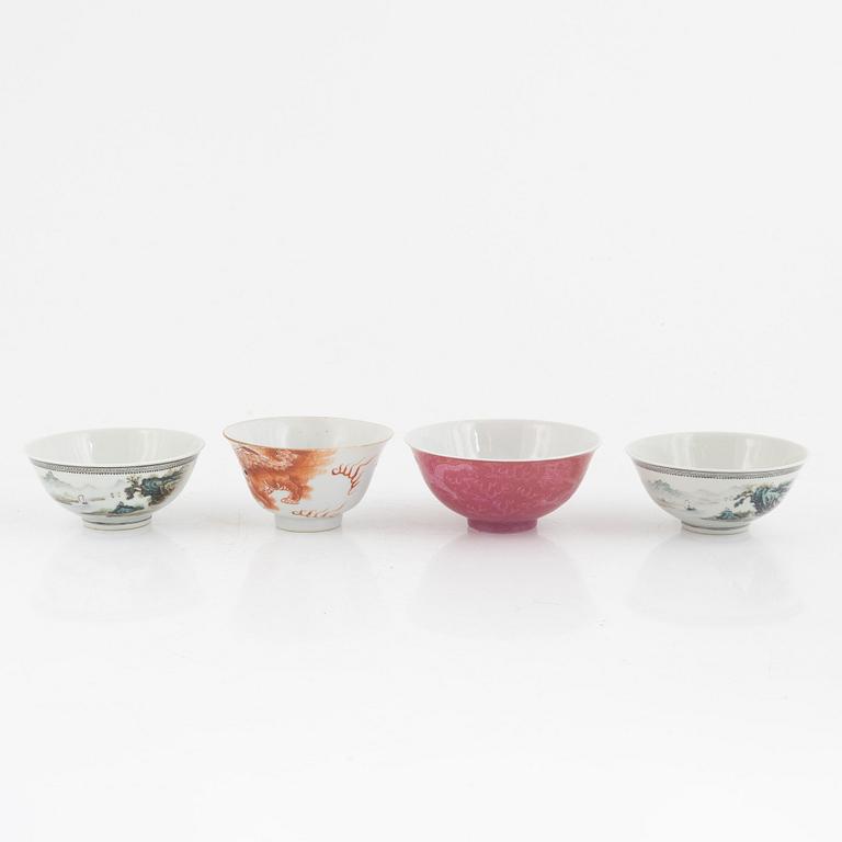 A group of four Chinese porcelain bowls, late Qing dynasty / early 20th century.