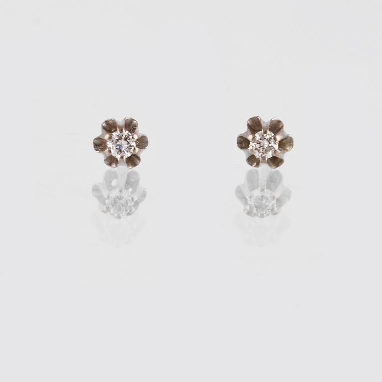 ÖRHÄNGEN, 18K vitguld med briljantslipade diamanter ca 0.06 ct. Vikt 1,0 gram.