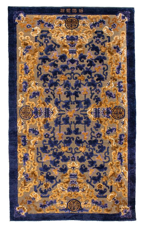 CARPET. Antique silk China relief. 212 x 125 cm. Late Qing dynasty (1644–1911).