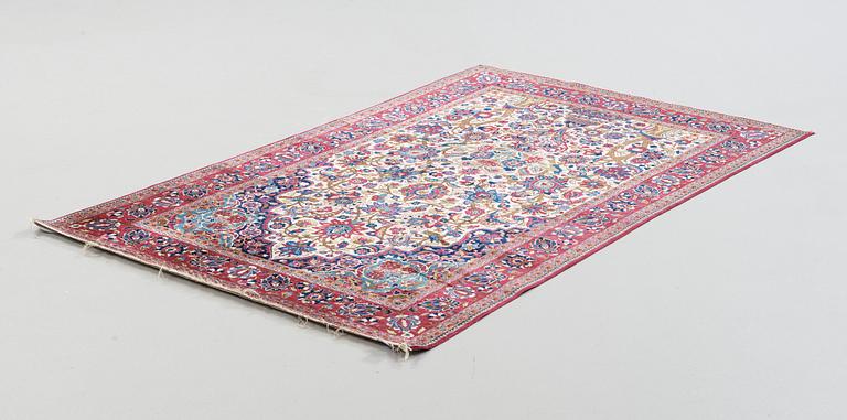 SEMI-ANTIQUE SILK KASHAN. 202 x 138,5 cm.