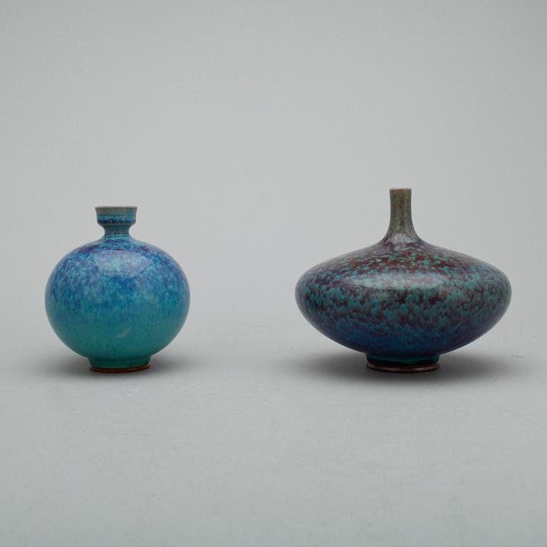 VASER, 2 st, stengods, Berndt Friberg, Gustavsbergs Studio, daterade 1968 respektive 1969.