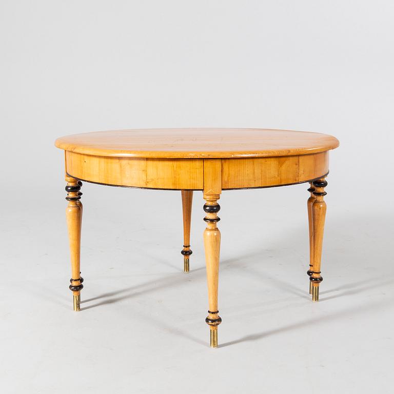 A Neo Renaissance elm table around 1900.