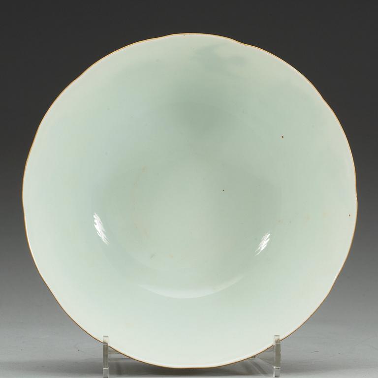 A grisaille bowl, Republic, first half of 20th Century, with Qianlong seal mark.