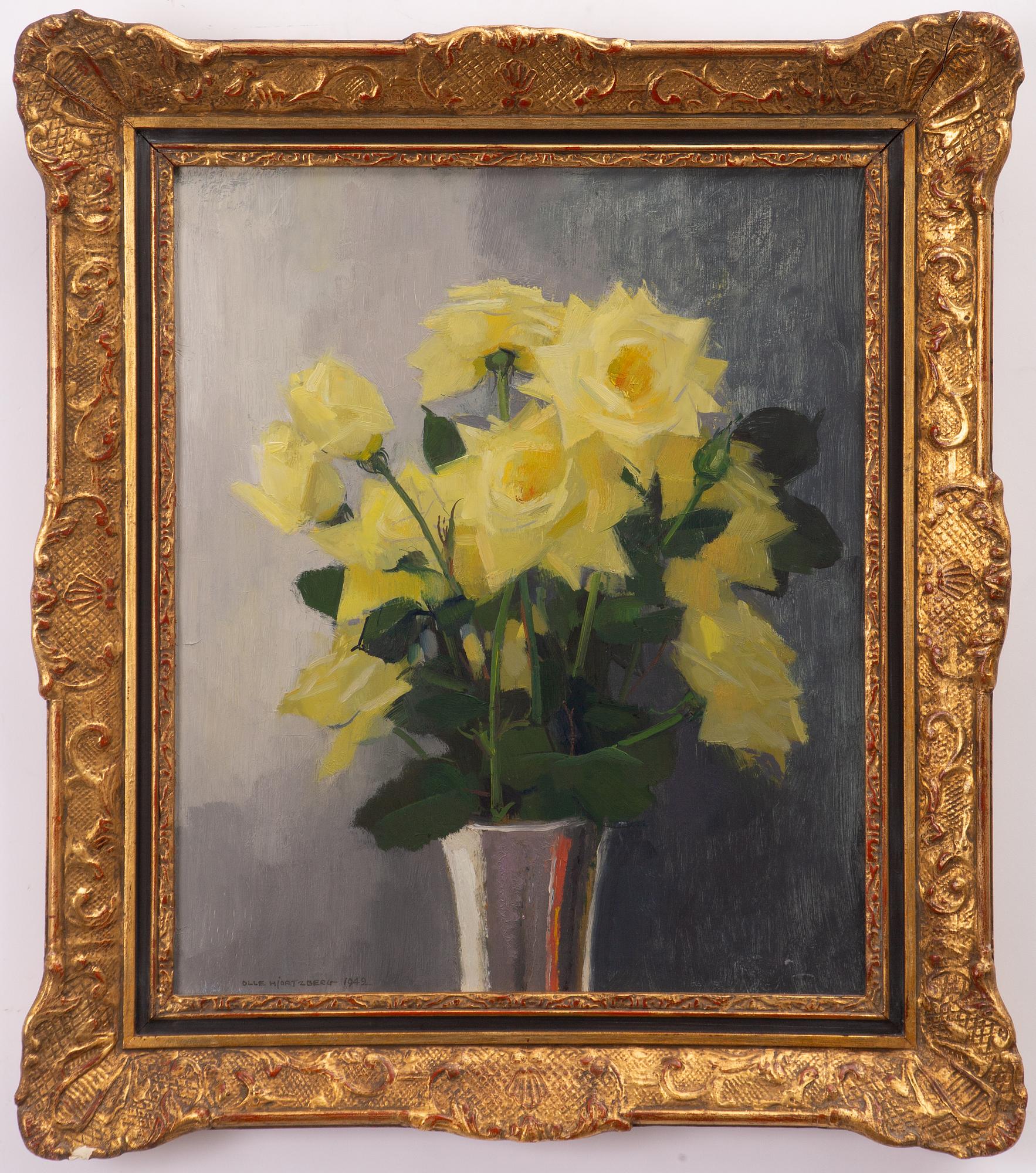 Olle Hjortzberg, Yellow roses in a silver vase.