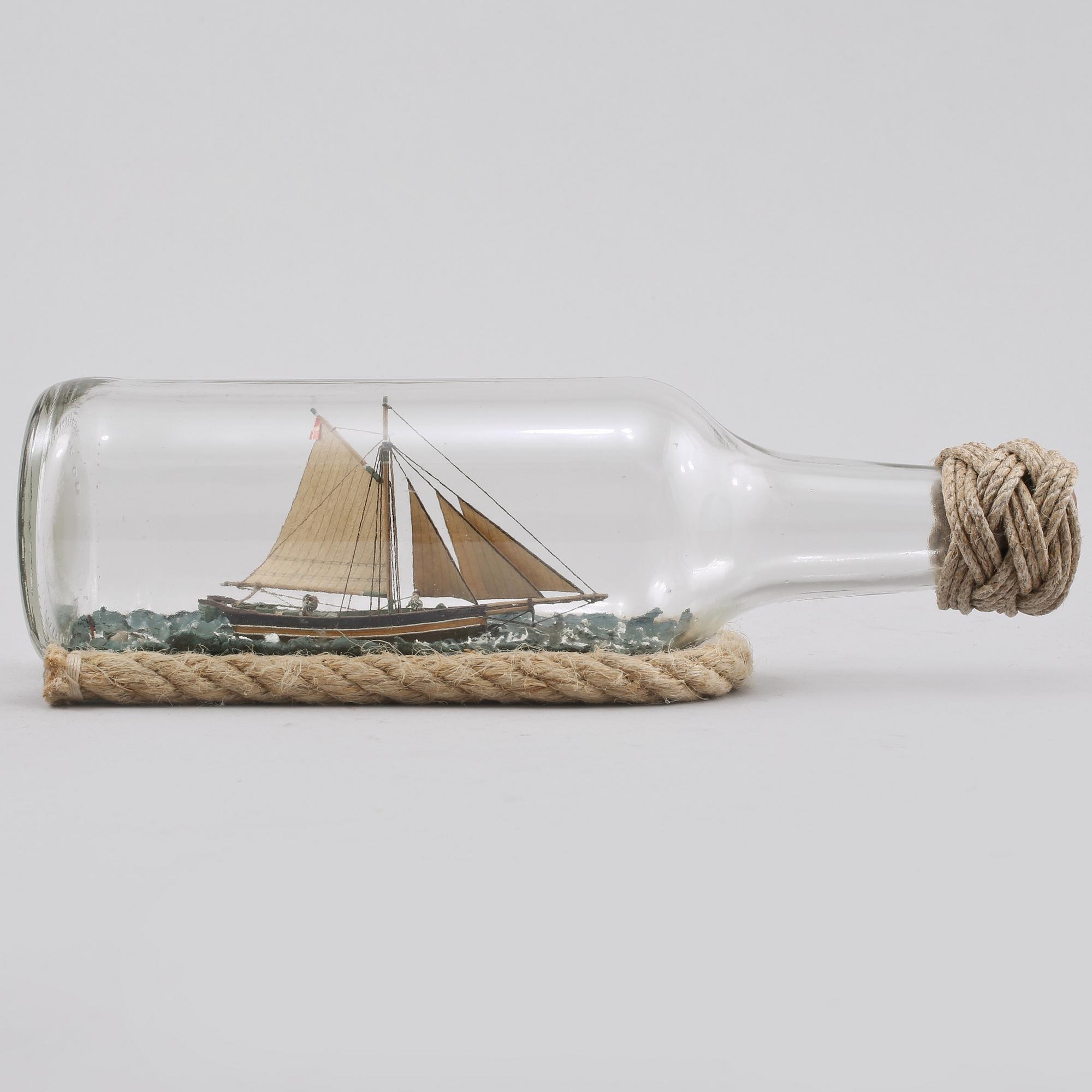 FLASKSKEPP, Göran Forss, signerad och daterad 1996.