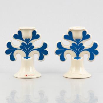 Lisa Larson, ljusstakar, 6 st, ljuslykta samt salt- och pepparströare, stengods och majolika, bl.a. Höganäs.