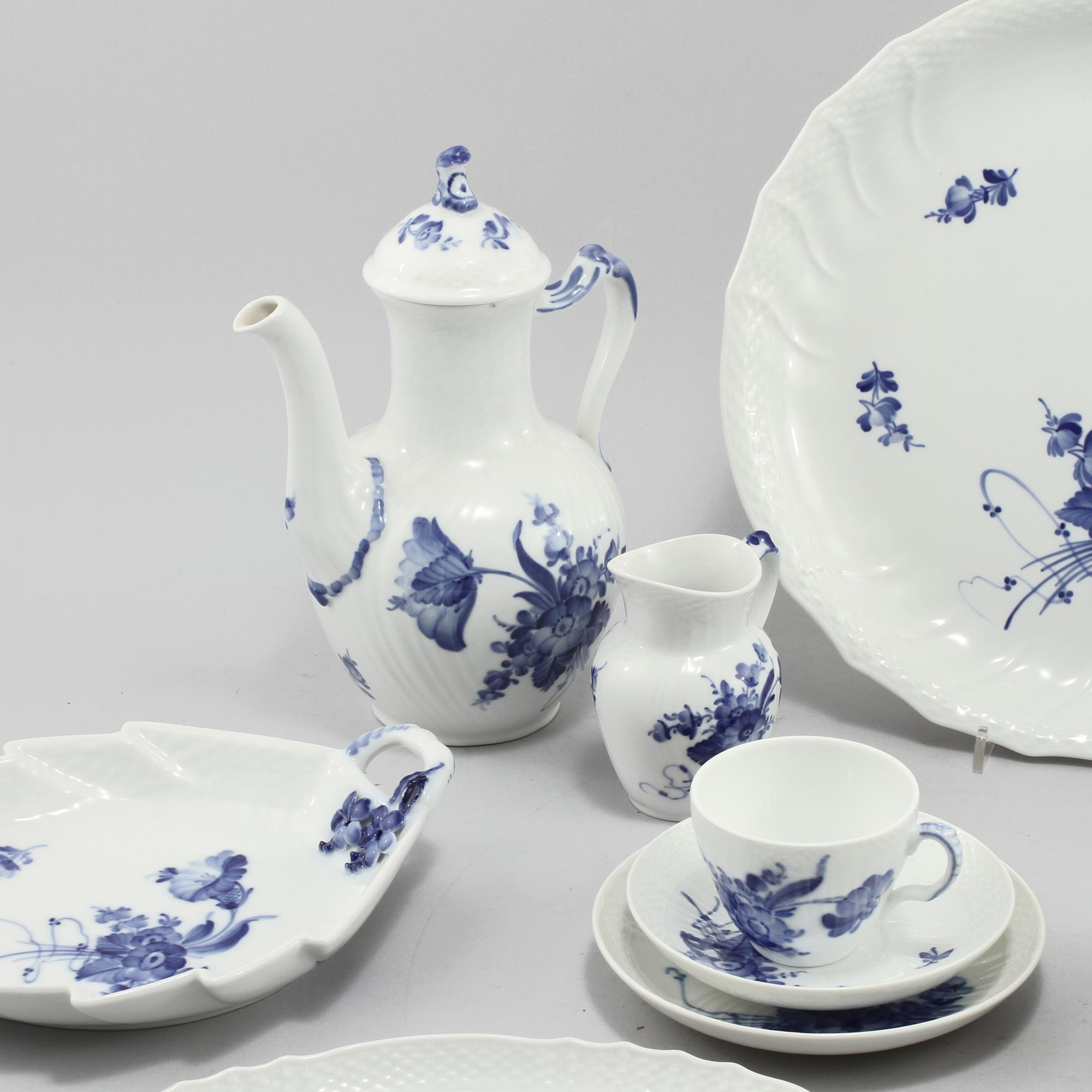KAFFESERVIS, 60 delar, porslin, "Blå Blomst", Royal Copenhagen, 1900-talets andra hälft.