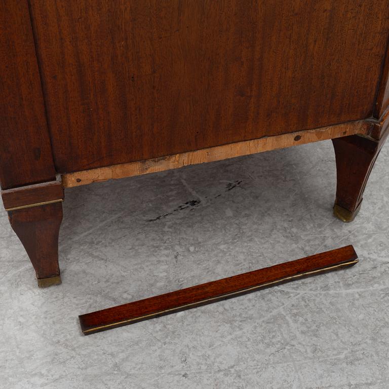 Johan Jacob Almgren, a Gustavian chest of drawers, Stockholm, late 18th Century.