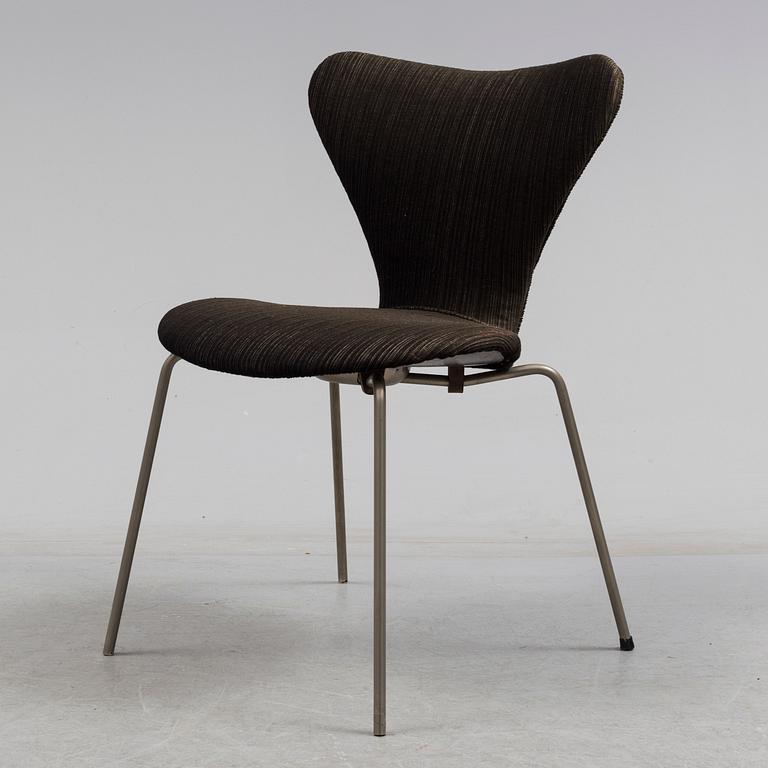 ARNE JACOBSEN, stol, "Sjuan", Fritz Hansen.