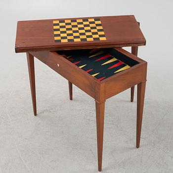 A mahogany game's table, 19th century.