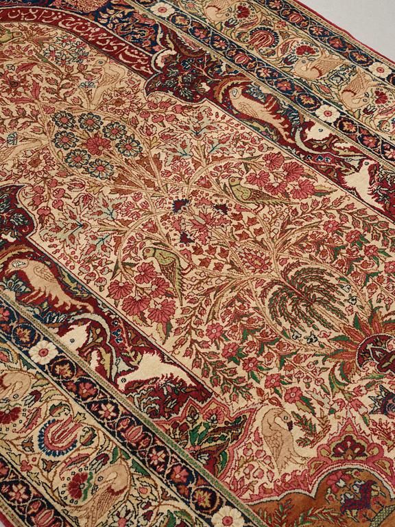 MATTO, an antique/semi-antique Kerman Laver  figural, ca 232,5 x 139,5 cm.