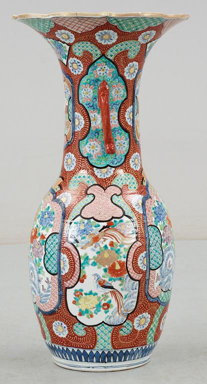 GOLVVAS, porslin, Meiji, Japan, omkring 1900.