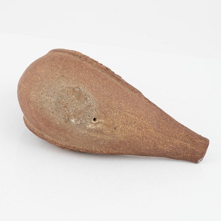 Tyra Lundgren, a stoneware sculpture of a pigeon.