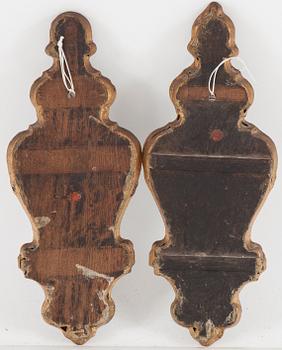 SPEGLAR, två st snarlika, senbarock, 1700-talets första hälft.