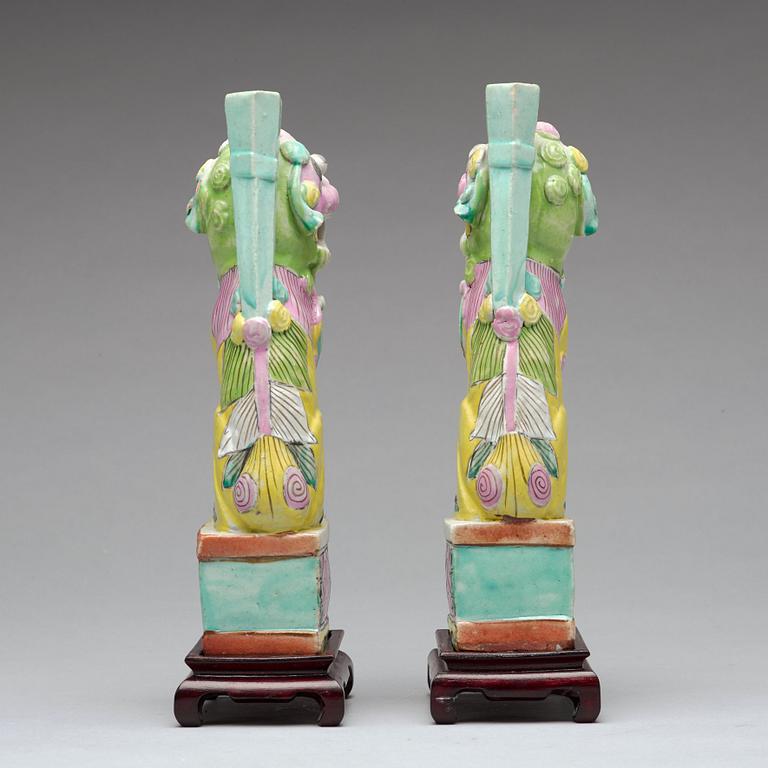 A pair of famille rose candle holders/censers, Qing dynasty, 19th Century.