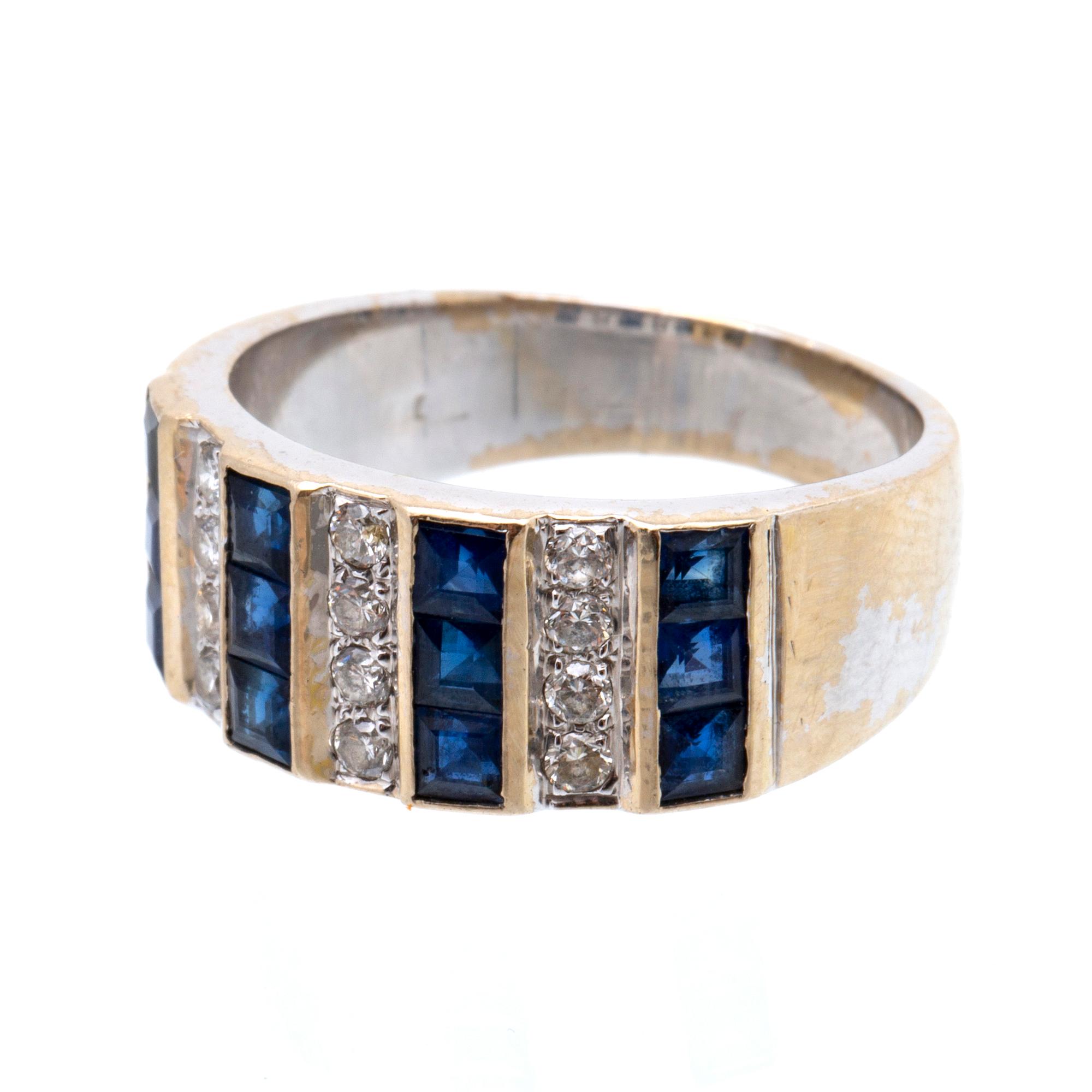 Ring 18K whitegold sapphires and brilliant-cut diamonds approx 0,30 ct in total.