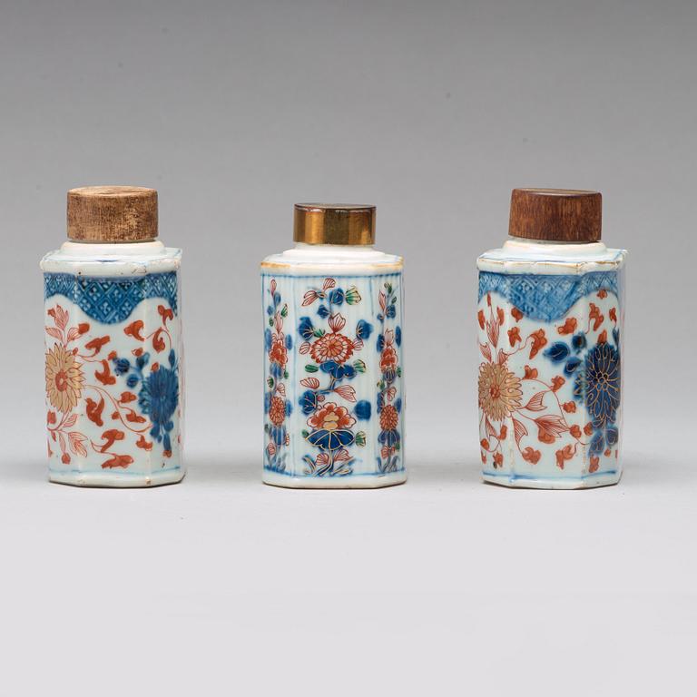 A set of three tea caddies, Qing dynasty, 18th century.