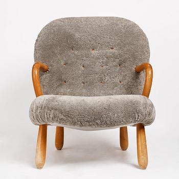 A Swedish Modern "Clam Chair", Sune Johanssons Möbelfabrik, Nässjö Sweden 1940-50's.