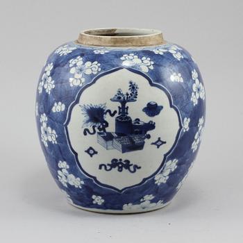 BOJAN, porslin, Kina, 1700-tal.