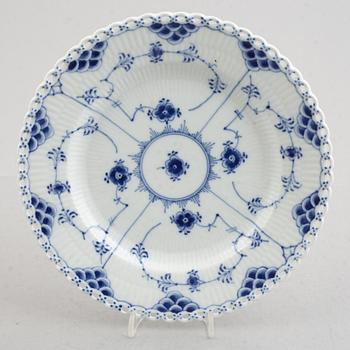 Royal Copenhagen, 17 pieces of a "Musselmalet" service, Denmark, varying dates of manufacture 1894-1960's.