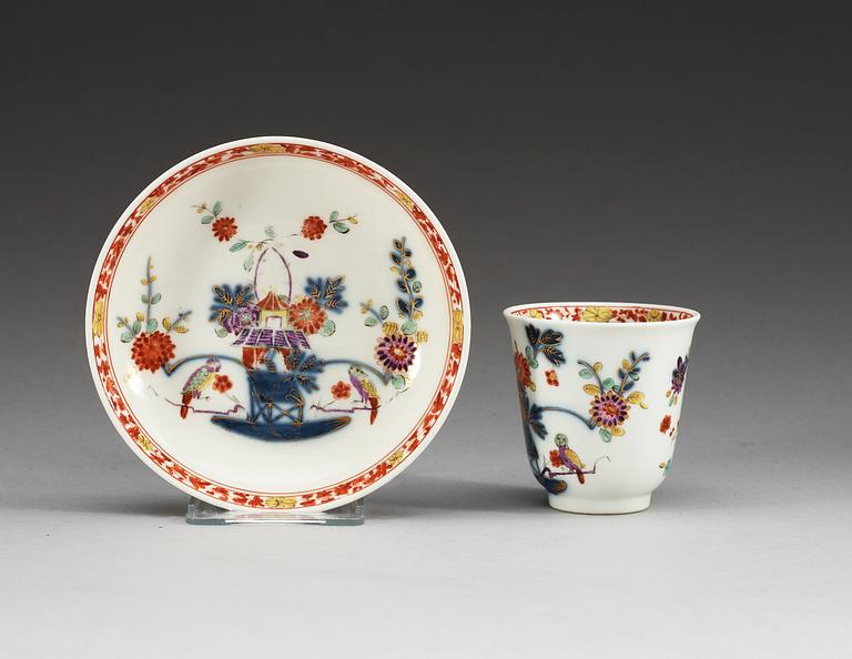 A Meissen 'Tischen müster' cup with saucer, ca 1735.