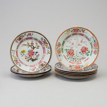 13 Chinese porcealin plates Qing Dynasty, Qianlong 1736-95.