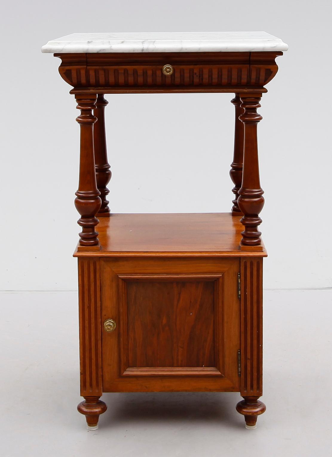 POTTSKÅP, nyrenässans, sent 1800-tal.