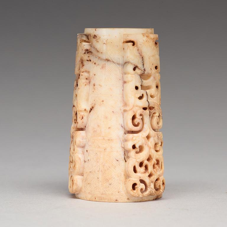 DEKORFRAGMENT, sten. Kina, arkaiserande.