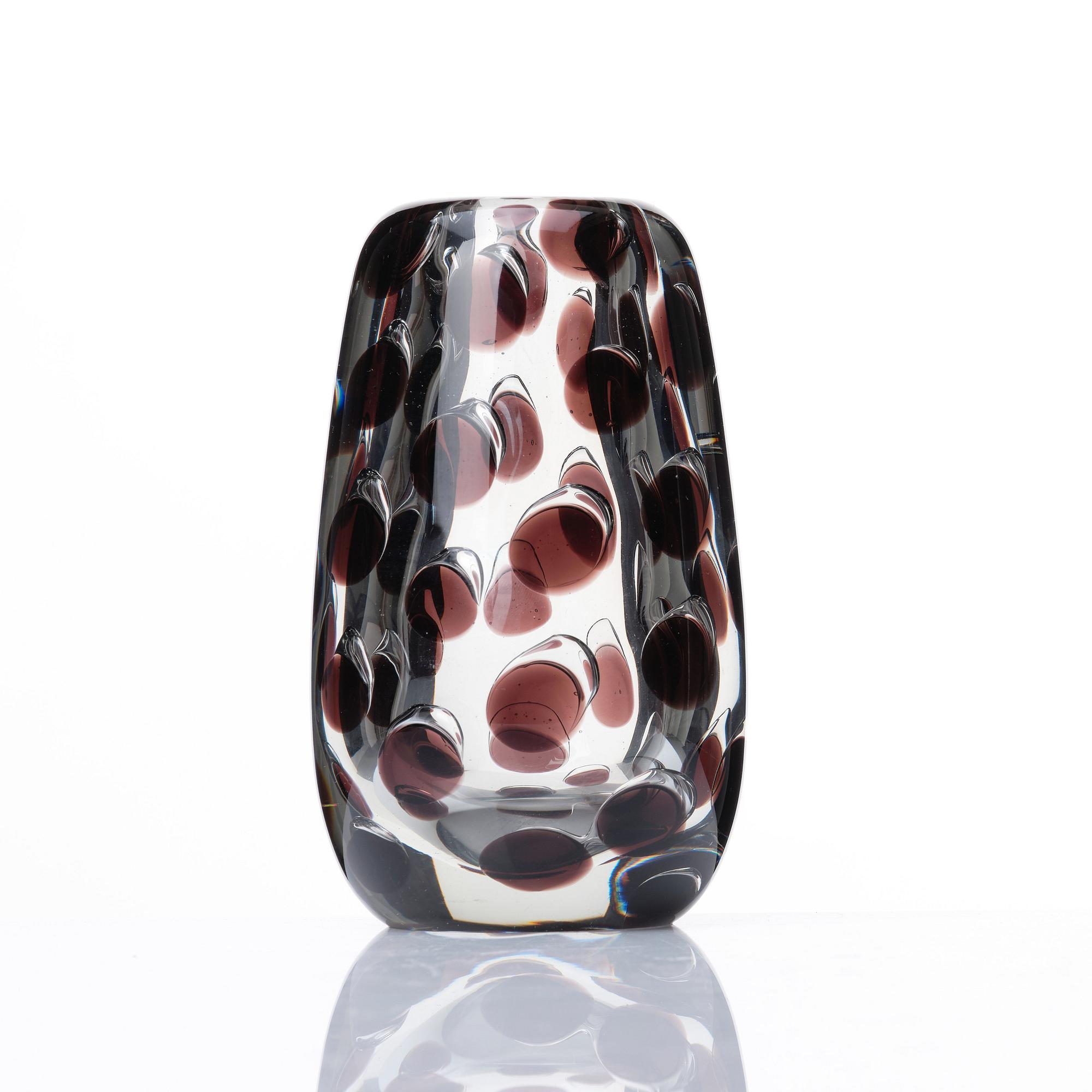 Saara Hopea, a 'Panther' glass vase, Nuutajärvi Notsjö, Finland 1955.