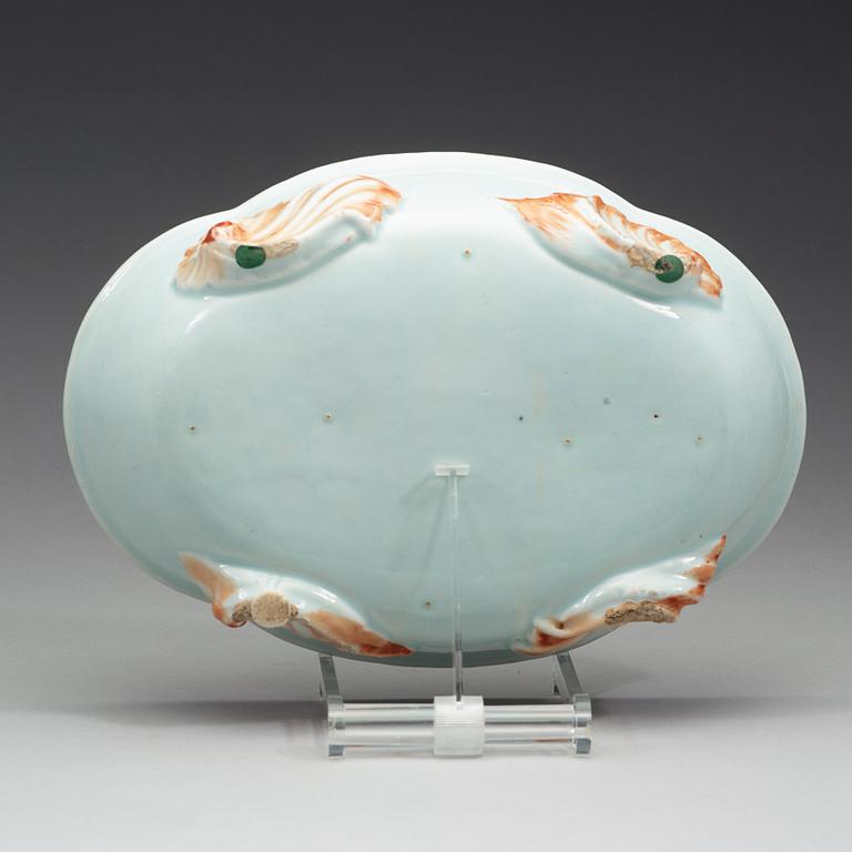 UPPLÄGGNINGSSKÅL samt SALTKAR, ett par, kompaniporslin. Qingdynastin, Qianlong (1736-95).