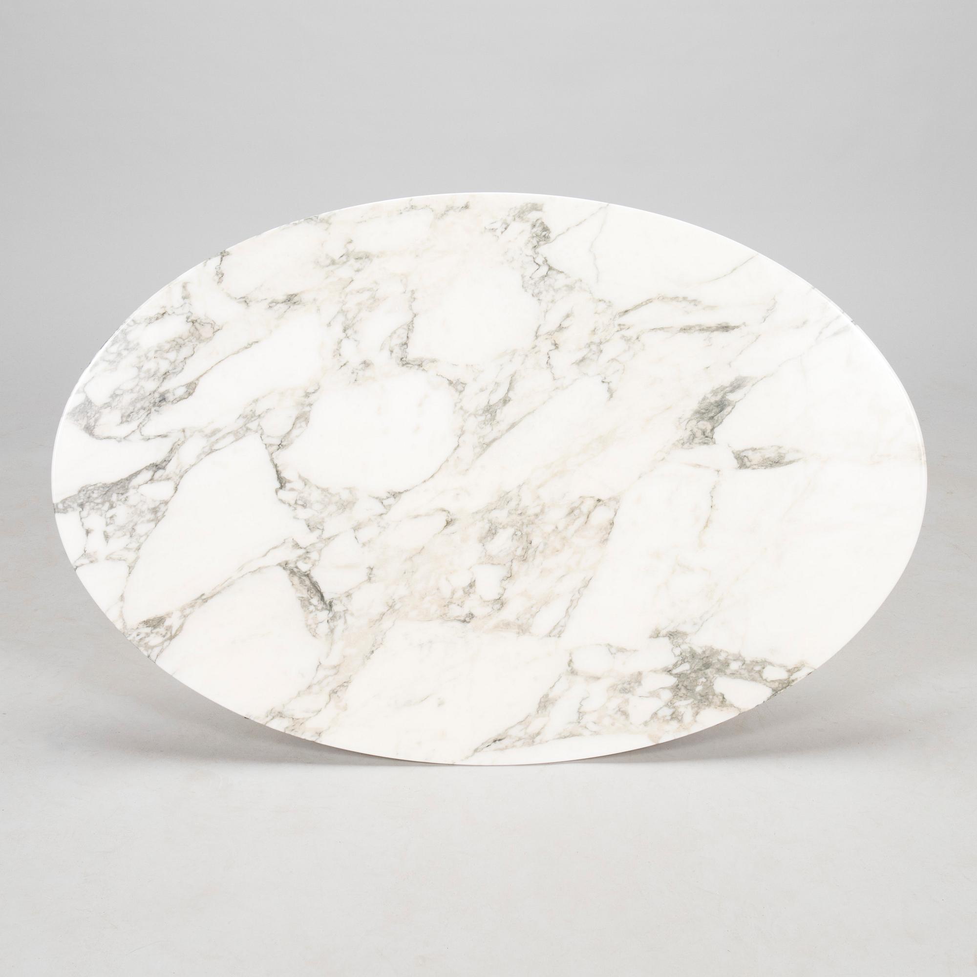 Eero Saarinen,  coffee table, "Tulip", Knoll International, 21st century.