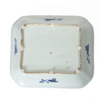 Terrin med lock, porslin Kina 1800-tal.