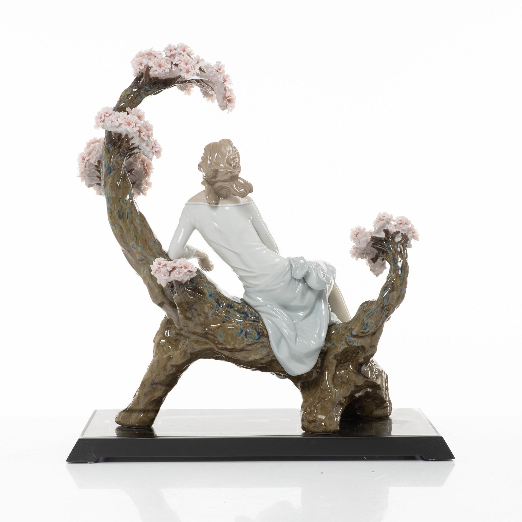 Joan Coderch, figurine, "Sweet scent of blossoms", Lladró, Spain.