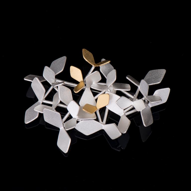 CHAO-HSIEN KUO, BROOCH, "Sparkling forest brooch, 3 gold leaves, no.1", silver, 24K gold foil, stainless steel, 2017.